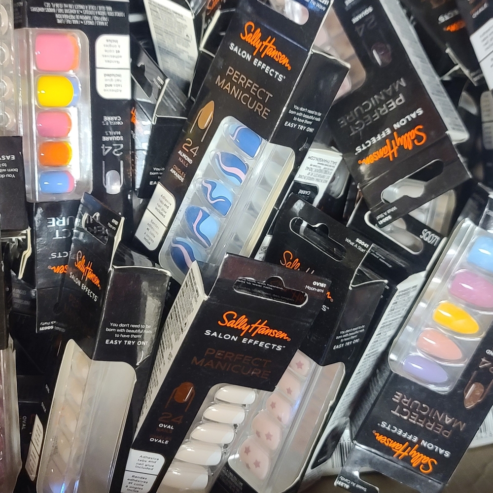 TONS OF SALLY HANSON PRESS ON NAILS!